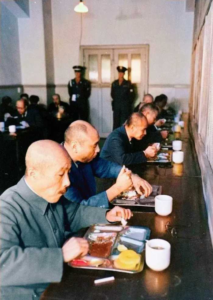 1948年，东条英机在巢鸭监狱，被绞死之前，吃了最后一顿饭