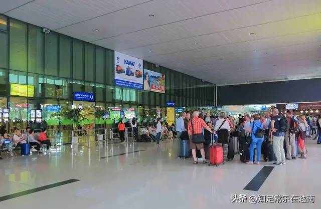 在越南胡志明机场索要小费没给，机场海关把我关进了小房子