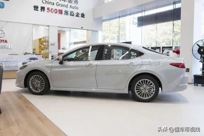 新车 | 全新丰田凯美瑞3月初上市：预售17.38万元起，新增2.0升混动